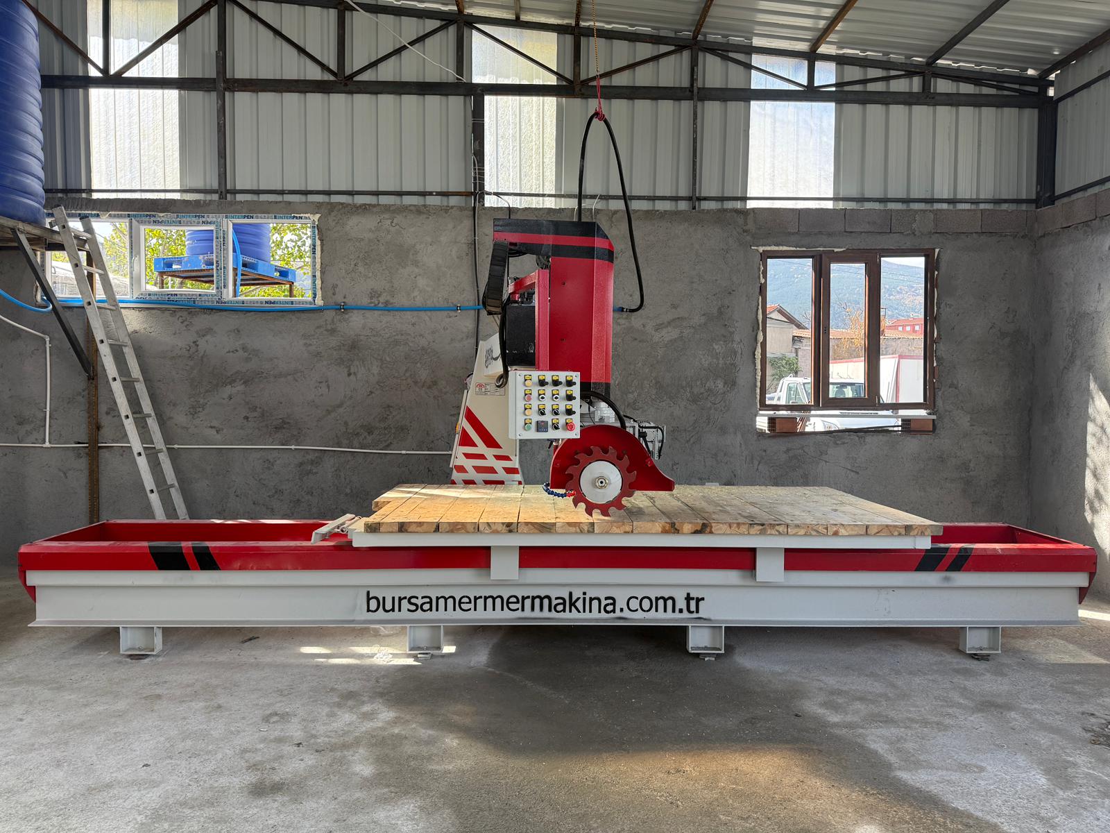 Yarı Otomatik 45-90 Dereceli Kapalı Ray Mermer & Granit Kesme Makinası